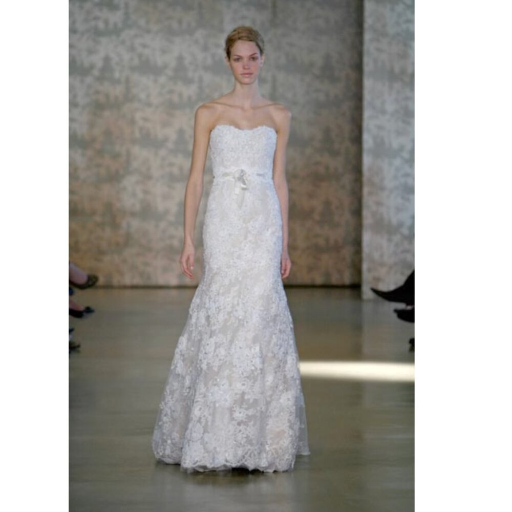 Vintage Monique Lhuillier 2007 Beaded Lace Mermaid Wedding Dress
